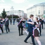 Владимирские выпускники попрощались со школой (фоторепортаж)
